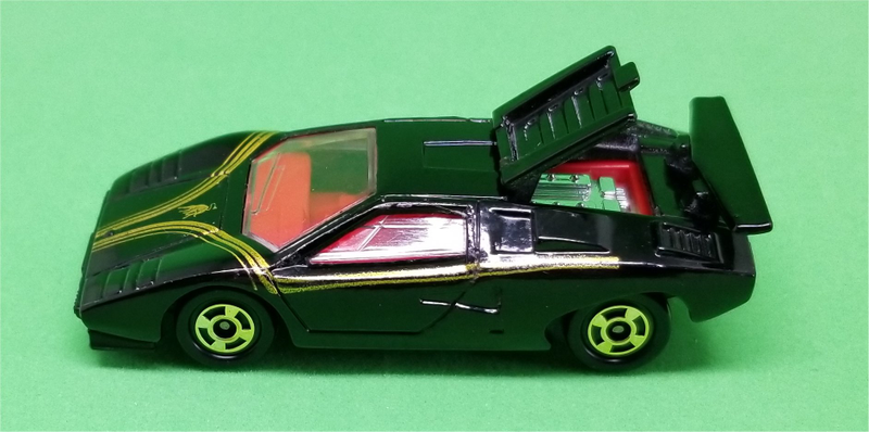 Illustration for article titled LaLD Running of the Bulls 2018: Tomica Lamborghini Countach LP500S